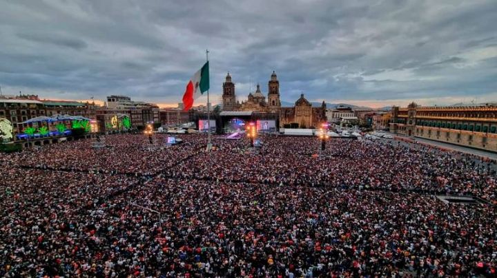Agradece AMLO asistencia de Grupo Firme en el Zócalo