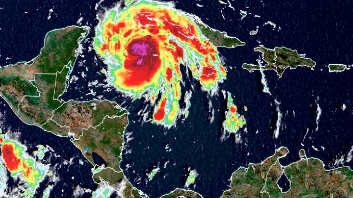Tormenta tropical "Ian" se convierte en huracán categoría 1