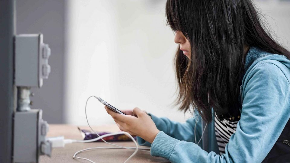 Estudiantes crearon adicción al celular desde la pandemia.