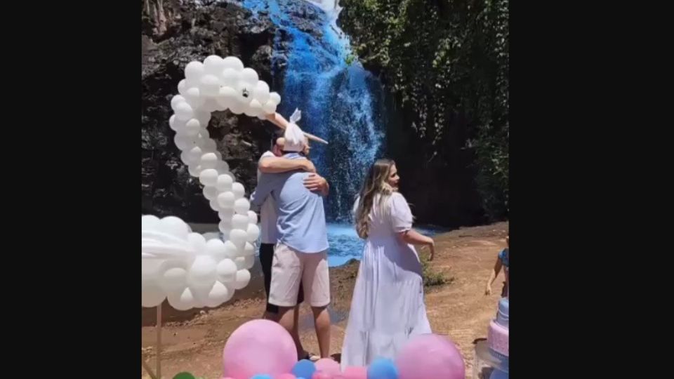 La irresponsabilidad de la joven pareja podría causar severas afectaciones al cause del río, fuente potable de agua para las comunidades aledañas