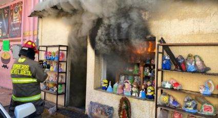 VIDEO | Feroz incendio consume tienda de artesanías en el centro de Nuevo Laredo