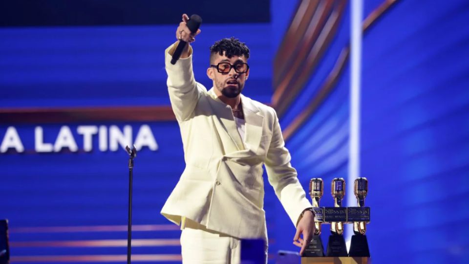 A pesar de no estar presente en el evento, el cantante puertorriqueño arrasó con las nominaciones y premios