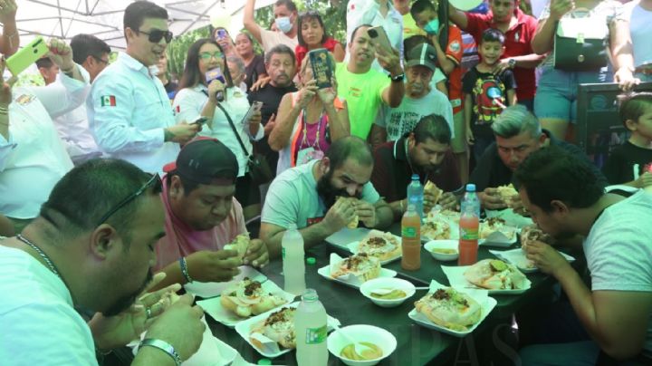 VIDEO | En dos minutos se come tres Tortas de la Barda en Tampico y gana concurso