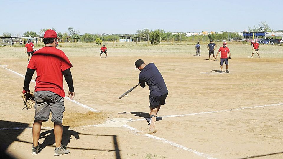 Emocionantes jugadas se registraron en el diamante