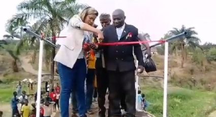 Inauguran puente en El Congo; se cae al cortar el listón | VIDEO