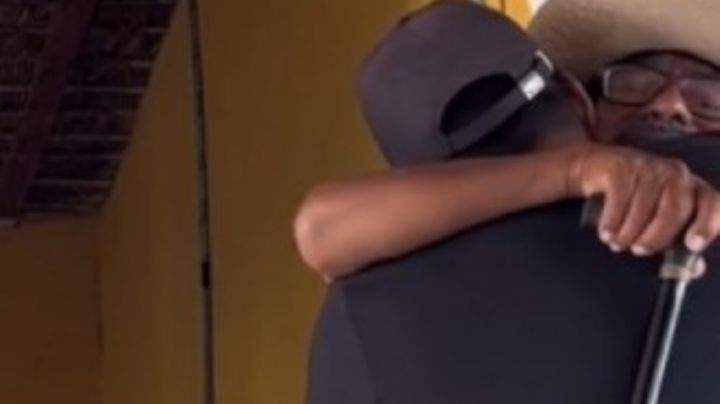 Un abuelito llora por la muerte de Pelé | VIDEO