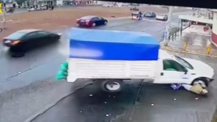 Atropellan a hombre de la tercera edad; llantas le pasan por encima de la cadera | VIDEO