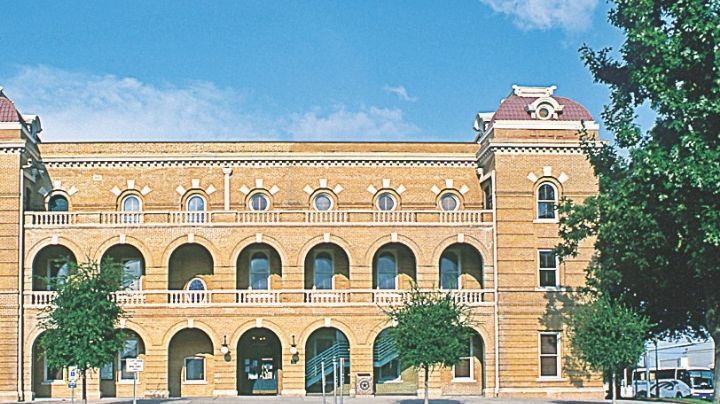 Cerrarán este lunes 16 oficinas y no habrá clases en Laredo; te decimos cuáles trabajarán