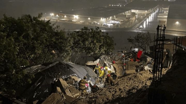 Dos menores muertos por deslave de cerro sobre vivienda en Baja California