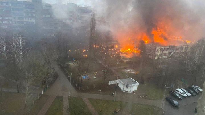 Se estrella helicóptero en guardería de Kiev; muere ministro de Ucrania y 18 personas más