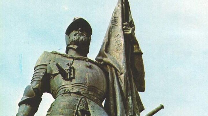 Estatua de Hernán Cortés causa indignación; sería un 'desprecio' a la cultura azteca