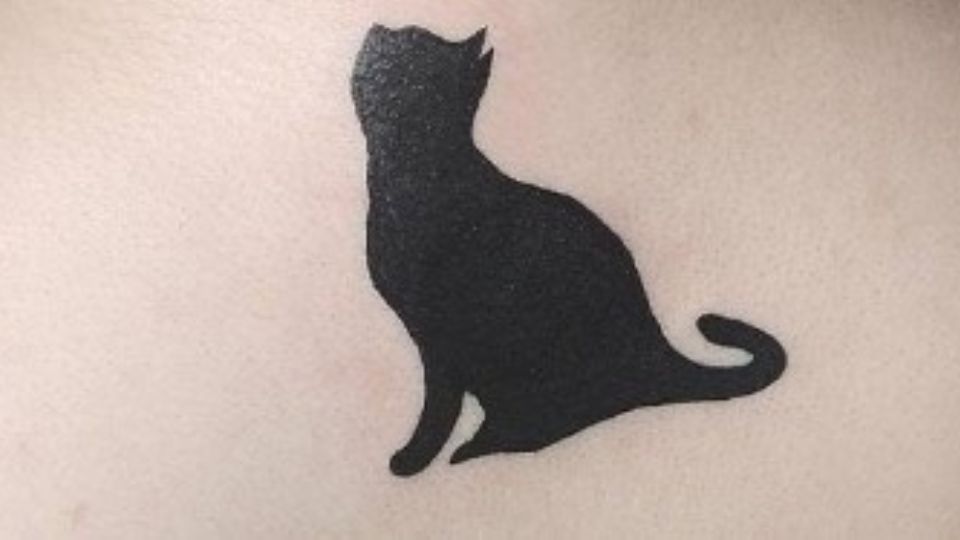 Los gatos negros son muy comunes para los tatuajes