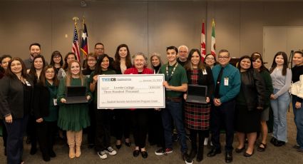 Recibe Laredo College fondo económico y 170 laptops para estudiantes exitosos