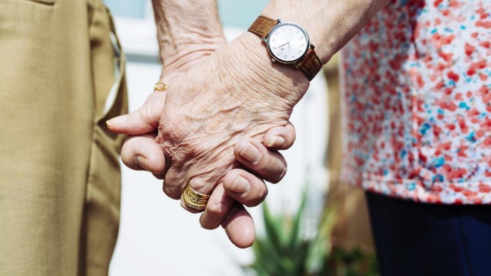 ¡Hasta que la muerte los separe! Esta pareja respetó el acuerdo matrimonial, yéndose ambos al más allá con minutos de diferencia.