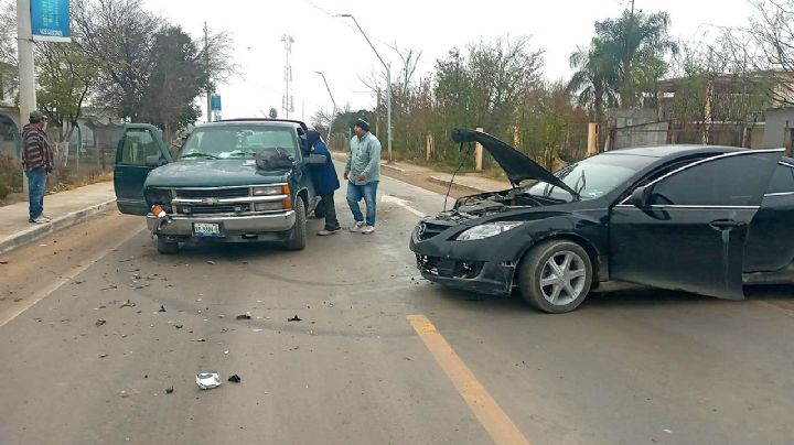 Choque frontal en El Progreso deja daños materiales