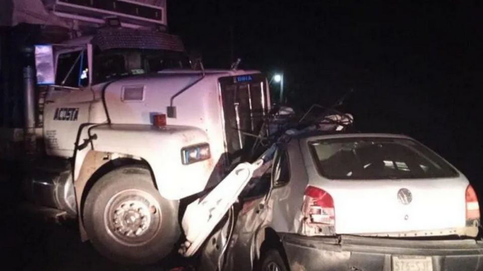 Mujer y su hijo murieron prensados en fatal accidente