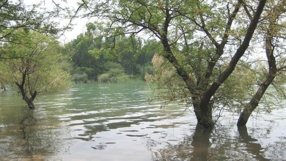 Este es el lago donde volcó la embarcación