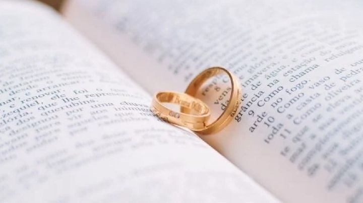 En Estados Unidos las mujeres toman el apellido del esposo, ¿por qué?