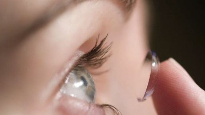 Joven se quedó ciega de un ojo por usar lentes de contacto