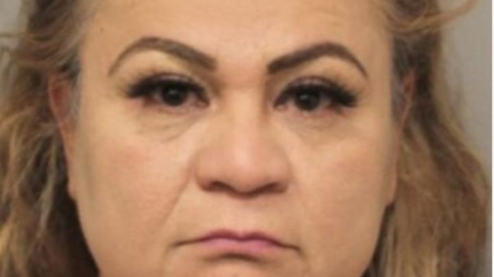 Detienen a mujer indocumentada que explotaba a jóvenes en bar de Houston