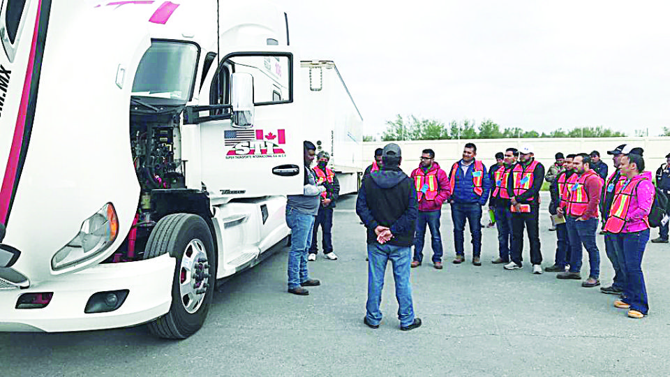 De 150 choferes al año, el plan es pasar a 500, en un trabajo conjunto.