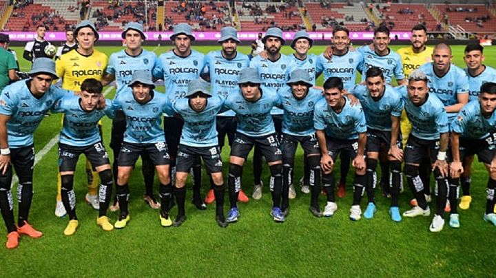 Jugadores del Necaxa salieron vestidos como "Don Ramón"; ¿por qué razón lo hicieron?