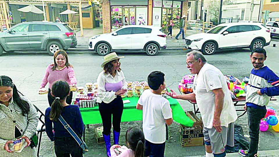 El festejo se realizó por adelantado y sorprendió a pequeños y adultos