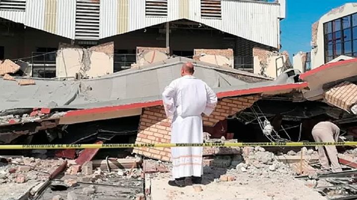 MOMENTO EXACTO en que se desploma la iglesia de Ciudad Madero aplastando a sus feligreses | VIDEO