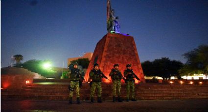 Iluminan de color carmesí el monumento a Fundadores; esta es la razón