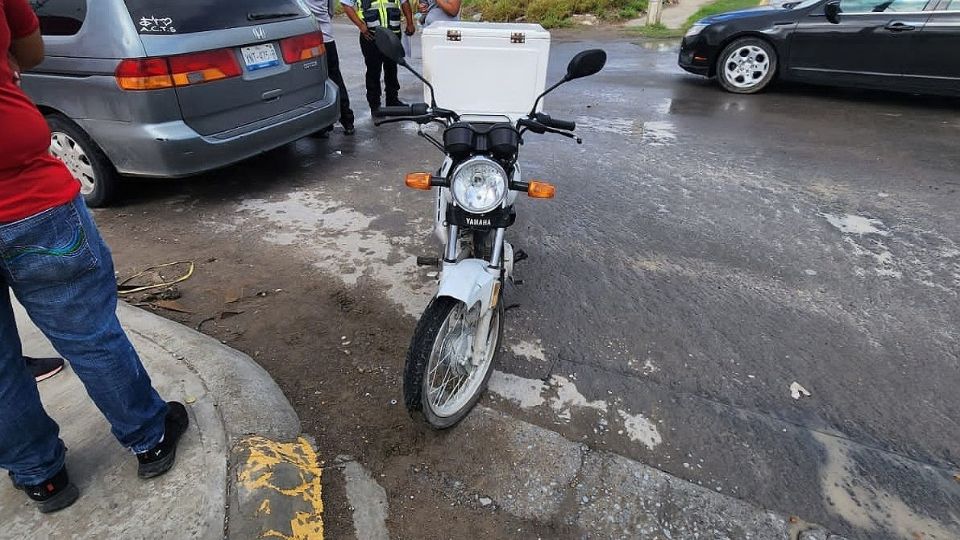 El motociclista no sufrió lesiones de consideración a pesar del encontronazo