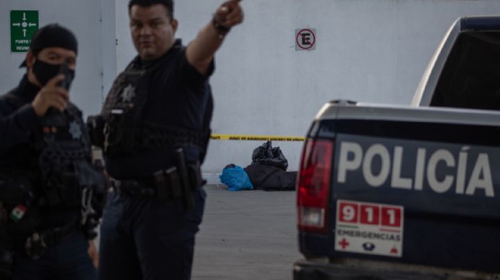 Abandonan restos humanos adentro de maleta y bolsas; las dejan en gasolinera