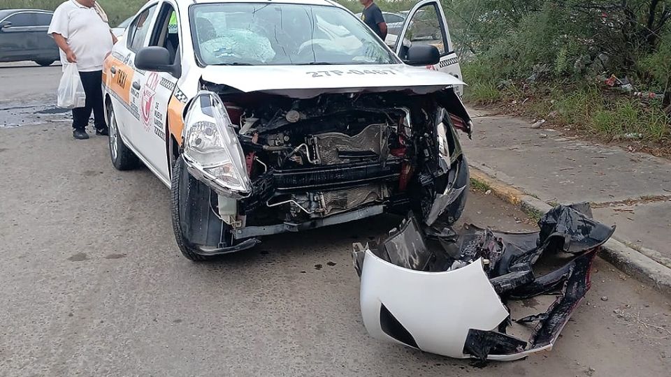 Juan Lorenzo, de 41 años, taxista, fue trasladado en un vehículo particular a la clínica de la Cruz Roja.