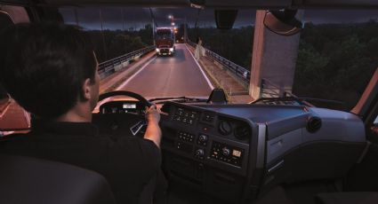 La mujer de blanco en la carretera: ¿por qué los traileros repiten tanto esta historia macabra?