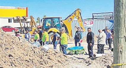 Así fue el derrumbe en zanja en Reforma y Lago de Chapala; dos hombres quedaron atrapados