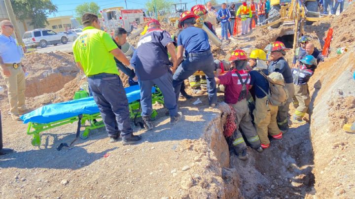 Nuevo Laredo: hombres quedan semi enterrados tras derrumbe en trabajos de Mi Tienda del Ahorro