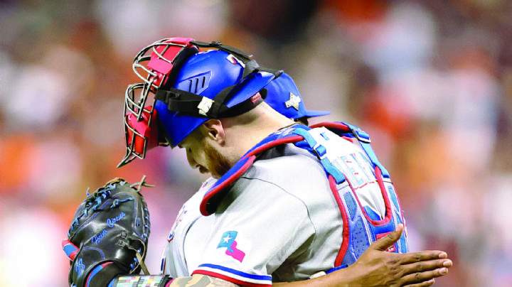 Astros de Houston caen con Rangers de Texas y están contra las cuerdas