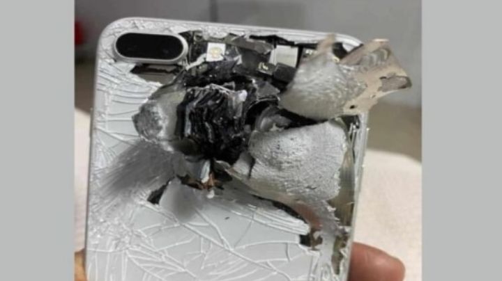 Su celular le salva la vida; bala perdida se incrusta mientras hablaba por teléfono