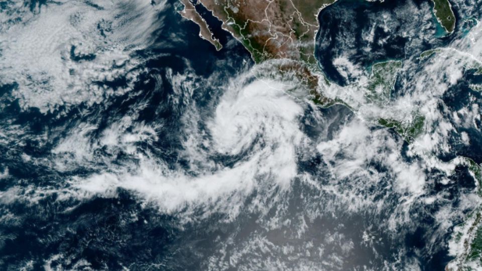 La evolución de meteoro se mantiene constante, aumentando su poder en las próximas horas hasta alcanzar la categoría de huracán