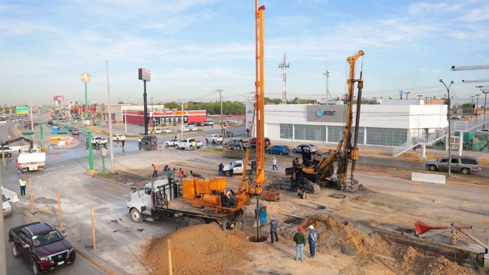 Cierran vialidades por construcción de Puente superior vehicular Calzada de los Héroes.