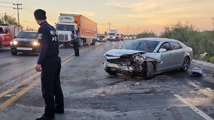 Ebria y 'veloz' conductora causa espectacular choque con tráiler en Segundo Anillo Periférico
