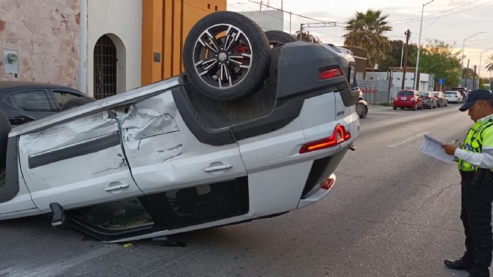 Reportan aparatoso choque en el crucero de Venezuela y Aquiles Serdán