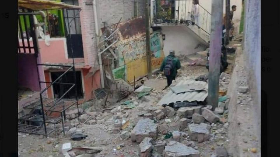 Vecinos despertaron el fuerte estruendo de la explosión, la cual dejó a una persona seriamente herida por las llamas provocadas en el siniestro