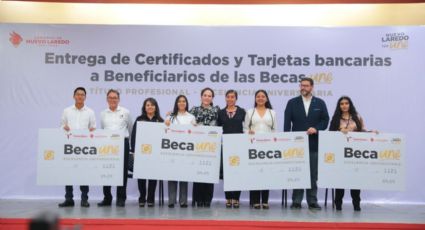 Entregan a 700 alumnos Becas UNE para titulación