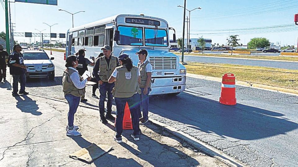 Se revisa a choferes de camiones urbanos, taxis y transporte de
personal.