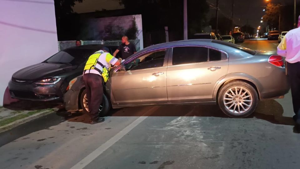 La imprudencia del conductor en estado de ebriedad pudo causar un mayor accidente, el cual solo terminó en daños materiales