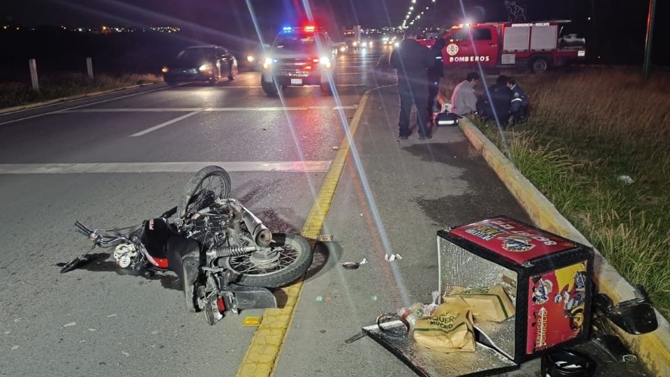 El motociclista fue atendido por paramédicos de Protección Civil y Bomberos