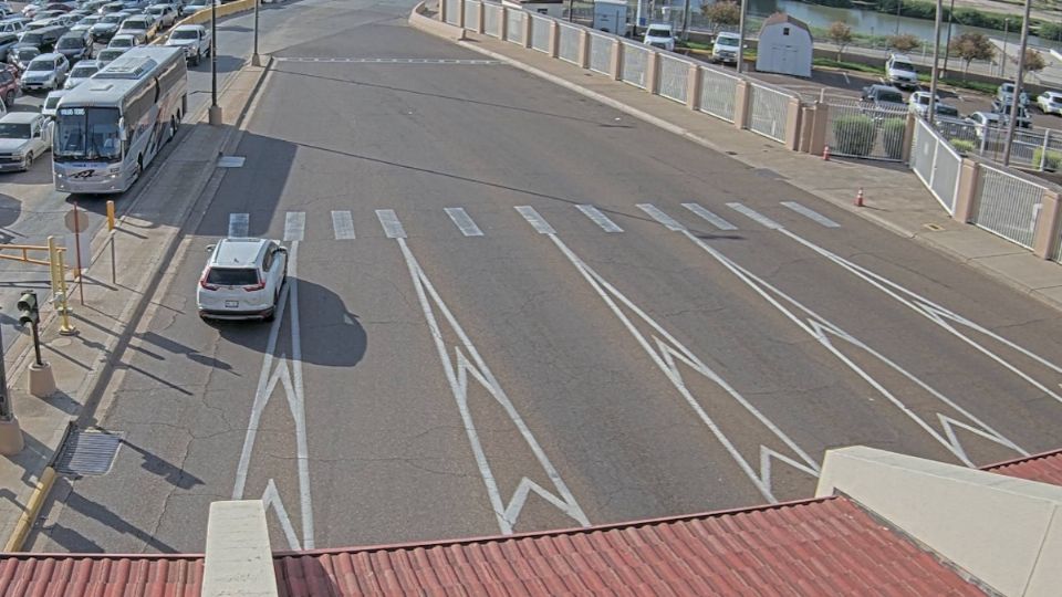 Asó lucen los Puentes internacionales de Nuevo Laredo-Laredo, Texas, en este momento.