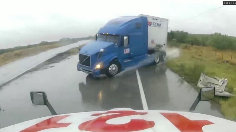 La dash cam de uno de los táileres, captó el momento de la tragedia.