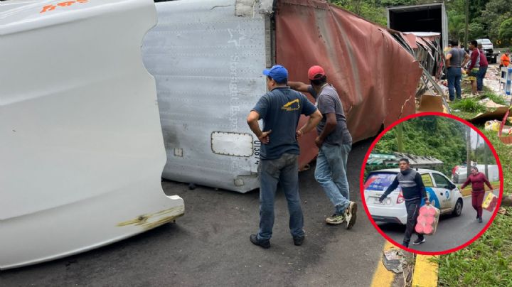 Rapiña acaba con tráiler cargado de leche en polvo en Veracruz | FOTOS