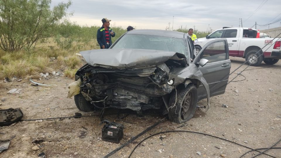 La imprudencia del conductor, quien manejaba a exceso de velocidad, actuaron para causar este aparatoso accidente